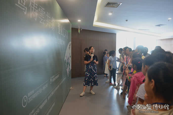 1583496427395.jpg 景区活动=“我们的节日”之“春华·秋实·明月照”——工笔画鉴赏临摹中秋特别活动在中国海盐博物馆举办03.jpg